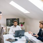 Waarmee houdt de arbodienst zich mee bezig?
